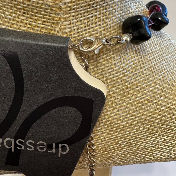 NEW Dress Barn Bead & Medallion Necklace Black & Burgandy - Picture 4 of 4